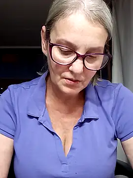 irinamaux online show from October 4, 3:27 pm