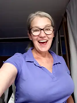 irinamaux online show from September 10, 5:40 am