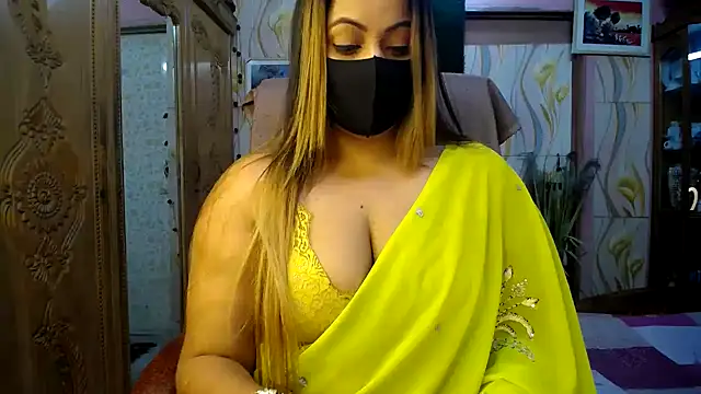 Snapshot of SeductiveMahira chatting on October 10, 5:07 pm SeductiveMahira online show from October 10, 5:07 pm