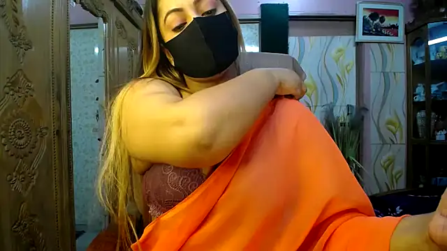 Snapshot of SeductiveMahira chatting on October 21, 12:14 am SeductiveMahira online show from October 21, 12:14 am