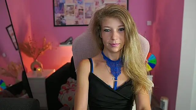 missicute online show from September 10, 6:41 pm