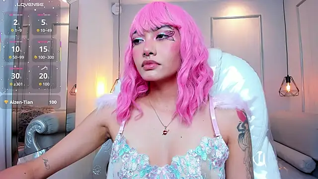 AzuraKindong online show from October 31, 8:13 pm