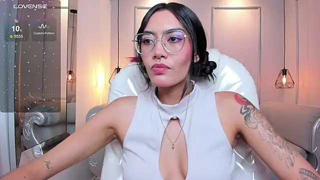 AzuraKindong online show from September 12, 7:54 pm