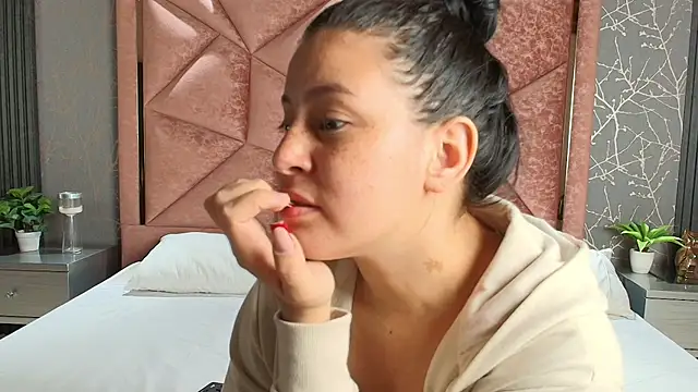 Arii Vga online show from December 4, 5:42 am