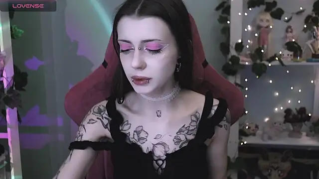 prettybones online show from June 24, 11:48 pm