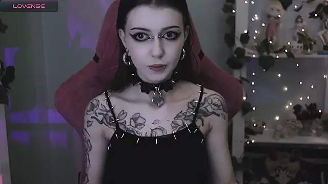 prettybones online show from June 19, 9:40 pm