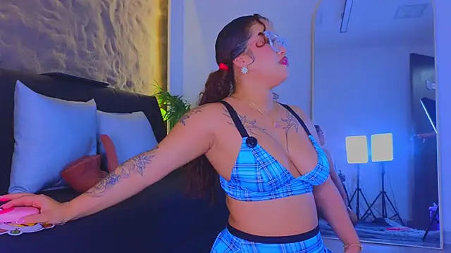 Isa  Blanc online show from February 13, 2:46 am