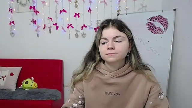 TinaRedly online show from April 17, 7:54 am