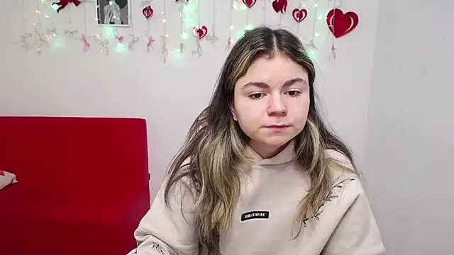 TinaRedly online show from February 6, 9:07 pm