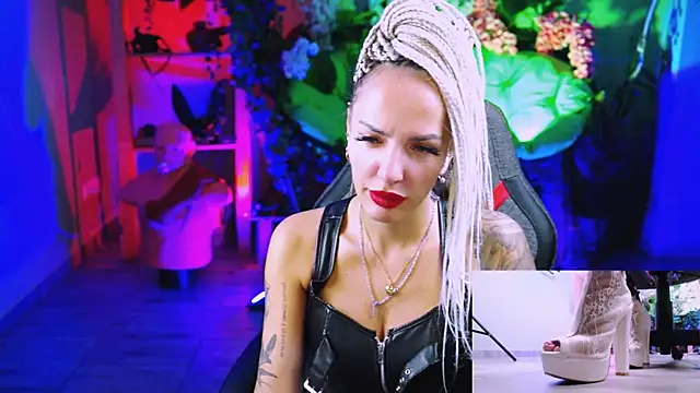 MonicaMaxwel online show from September 22, 10:57 am