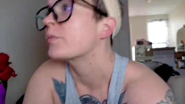 quinnmariexo online show from February 24, 5:00 pm