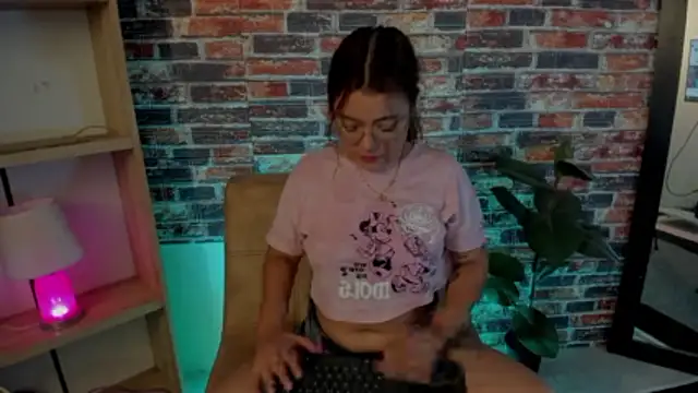 maddy066 online show from December 15, 2:50 am