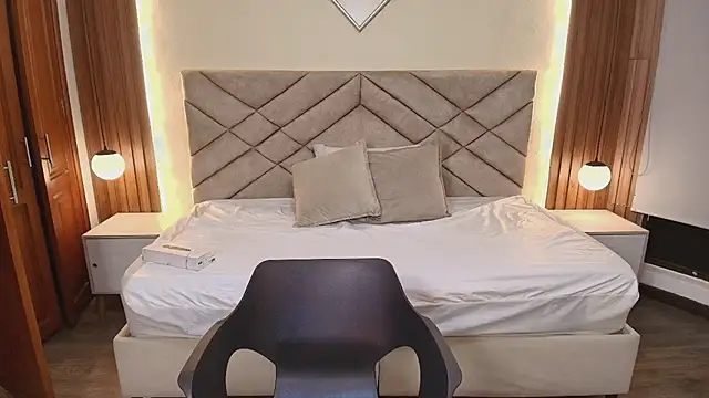 Raquel jones online show from March 24, 12:21 pm