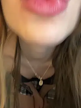 mollyyank online show from March 21, 8:52 am