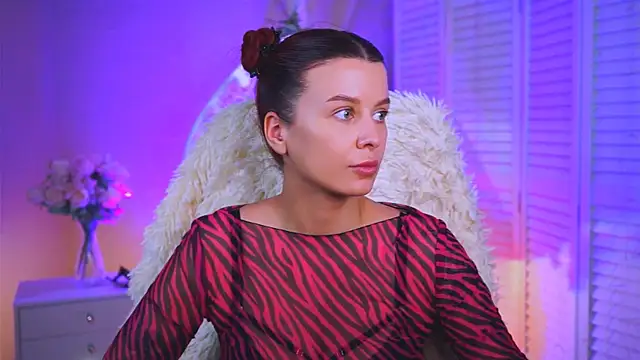 NicoleMun online show from February 28, 3:00 pm