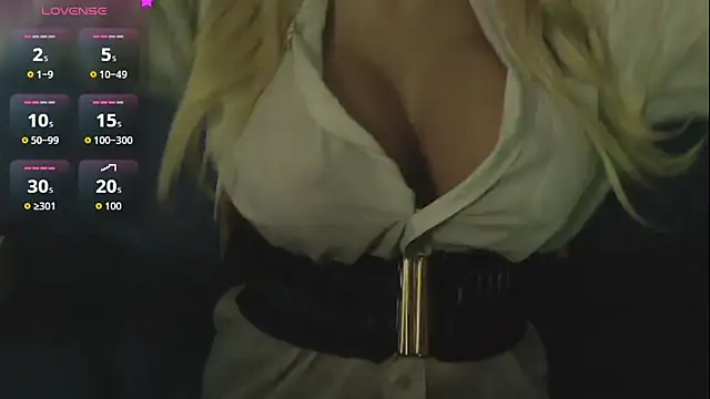 Snapshot of mila_von_tease chatting on October 9, 8:57 pm mila von tease online show from October 9, 8:57 pm