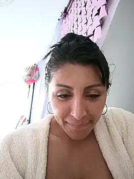 tiffani  love online show from November 4, 6:24 pm