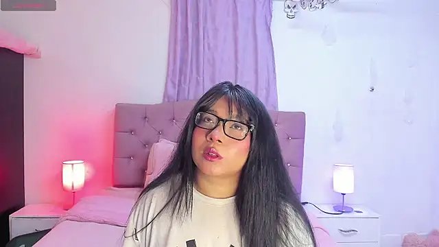 Latinabombsheell online show from October 7, 5:45 am