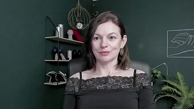 VivianWILD online show from April 20, 6:05 am