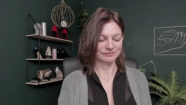 VivianWILD online show from November 28, 8:28 am