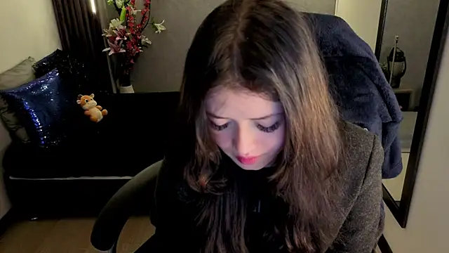 almma shy online show from September 22, 1:31 pm