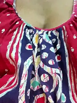 Snapshot of sexyindi_couple chatting on September 26, 3:53 pm sexyindi couple online show from September 26, 3:53 pm