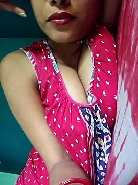 Snapshot of sexyindi_couple chatting on October 8, 5:56 am sexyindi couple online show from October 8, 5:56 am