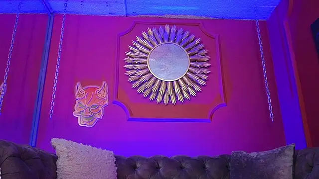 Julieta Russell online show from February 3, 11:59 am