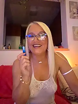 Snapshot of kikkastar chatting on September 29, 7:19 pm kikkastar online show from September 29, 7:19 pm