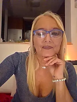 Snapshot of kikkastar chatting on October 8, 8:35 pm kikkastar online show from October 8, 8:35 pm