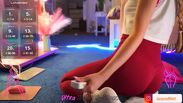 laracroftt1 online show from April 14, 8:53 pm