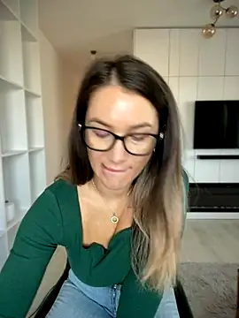 Snapshot of HotXMom chatting on September 26, 6:00 am HotXMom online show from September 26, 6:00 am