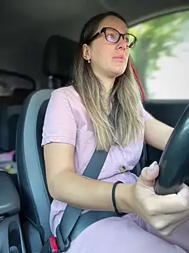 Snapshot of HotXMom chatting on September 23, 5:49 am HotXMom online show from September 23, 5:49 am