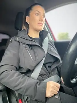 Snapshot of HotXMom chatting on October 30, 6:49 am HotXMom online show from October 30, 6:49 am