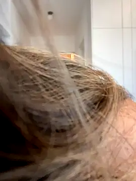 Snapshot of HotXMom chatting on September 27, 6:09 am HotXMom online show from September 27, 6:09 am