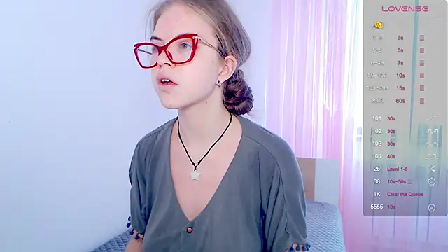 Snapshot of Sarah_HS chatting on September 10, 10:48 am Sarah HS online show from September 10, 10:48 am