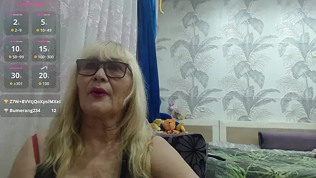 CamDiva113 online show from November 1, 1:43 am