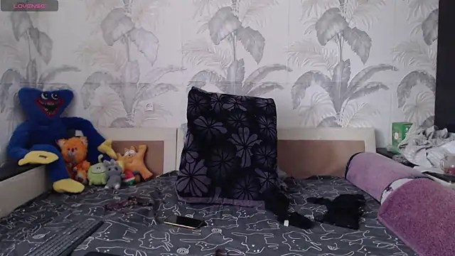 CamDiva113 online show from June 3, 8:37 am