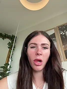 aus queen online show from March 23, 10:49 pm