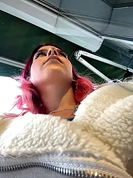 RiriRoseey online show from November 18, 9:10 am