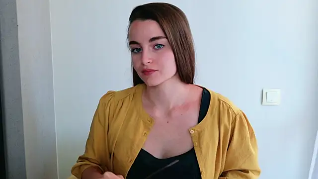 Miss Arwen online show from June 18, 9:14 am