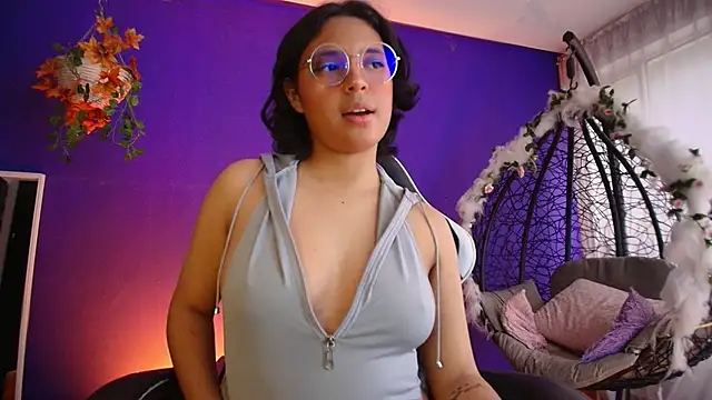 Emmapark  online show from April 20, 6:33 pm