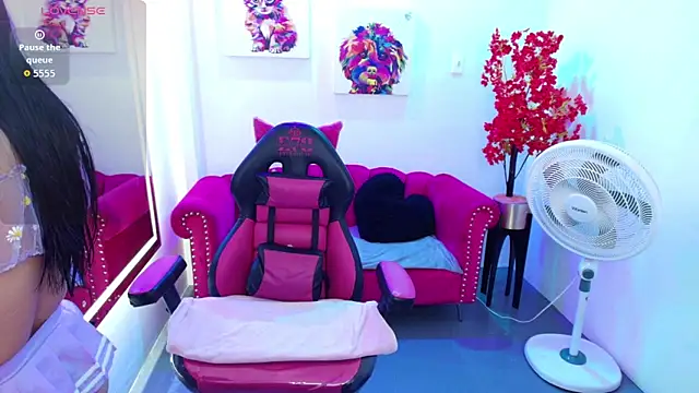 Miss dolly  online show from April 8, 12:29 pm