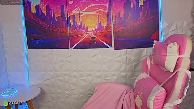 Kelly Hardy online show from November 21, 1:18 am