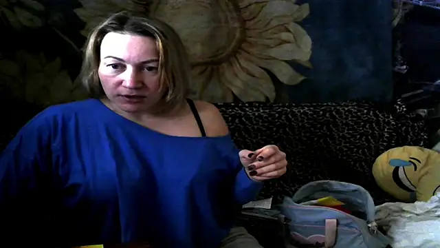 wLESLYMOSw online show from March 13, 11:44 am