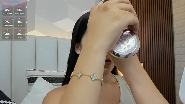 Julietasantos   online show from September 18, 6:28 pm