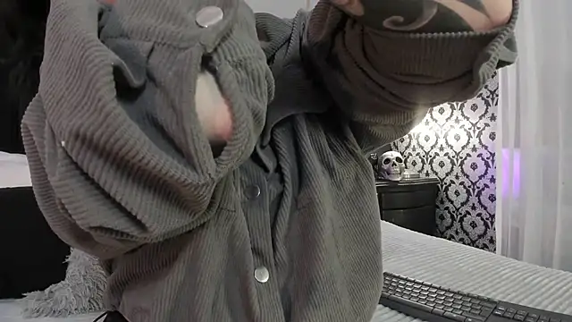 Adeelinee online show from November 18, 7:37 pm