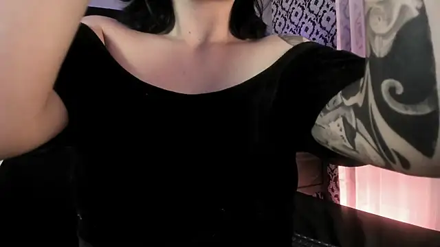 Adeelinee online show from February 11, 8:10 pm