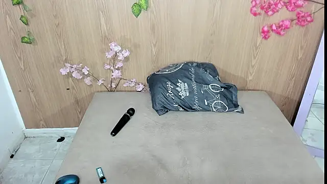 jenelotizz06 online show from February 23, 1:39 am