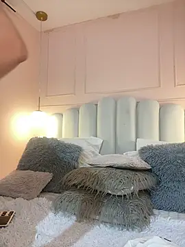 sarah salis  online show from November 11, 7:22 pm